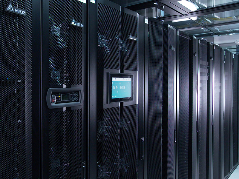 台達協助台塑集團規畫、設計與建置全新高效節能的集團資料中心。台塑集團總部的資料中心座落於新北市，具備750 kW的電力容量，總占地約300坪，是台塑集團全球IT資訊中心的骨幹。台達透過其模組化資料中心解決方案和優異的系統整合能力，協助台塑集團打造PUE（Power Usage Effectiveness，電力使用效率）值低於1.5的高效節能資料中心，每年預估可減少高達30％的用電量。
只顯示部分資訊